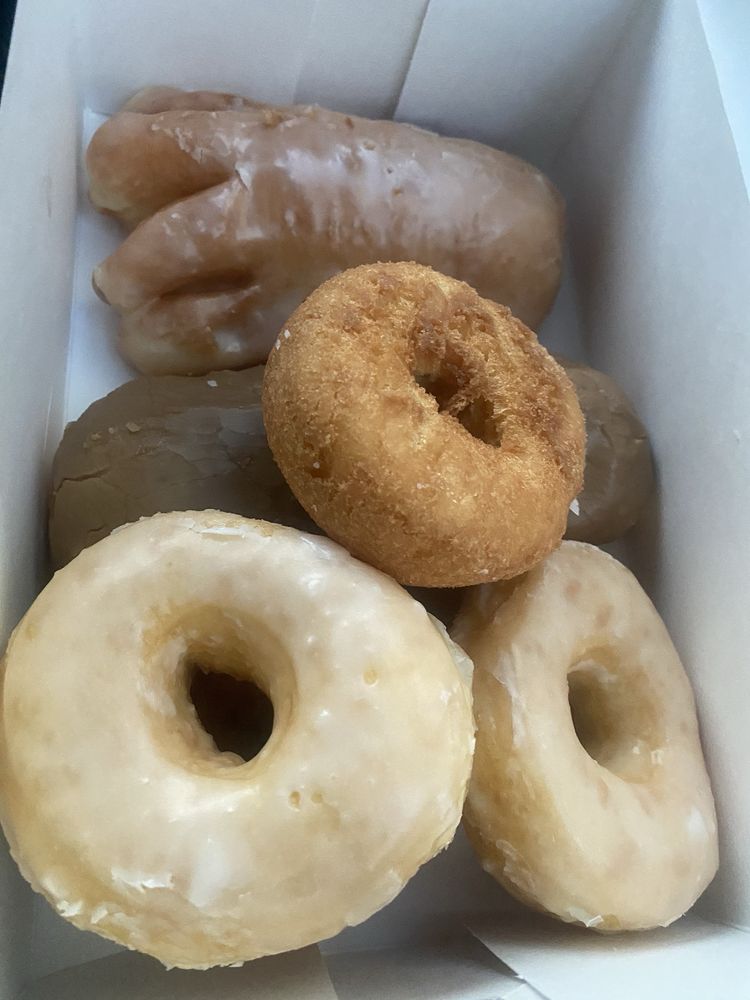Daylight Donuts Logo