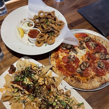 Yard House - Fried Calamar, Poke Nachos, Pepperoni & Mushroom Pizza - New American Near Me - San Jose, California Yard House - Fried Calamar, Poke Nachos, Pepperoni & Mushroom Pizza - New American Near Me - San Jose, California