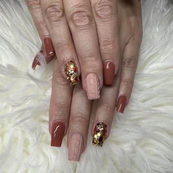 Amazing Nails & Spa - Nail Salons Near Me - Tracy, California