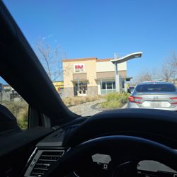 Habit Burger & Grill - Drive thru line
