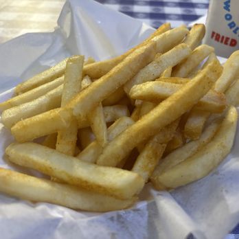 Gus's World Famous Fried Chicken - Hot seasoned fries - Southern Near Me - Memphis, Tennessee