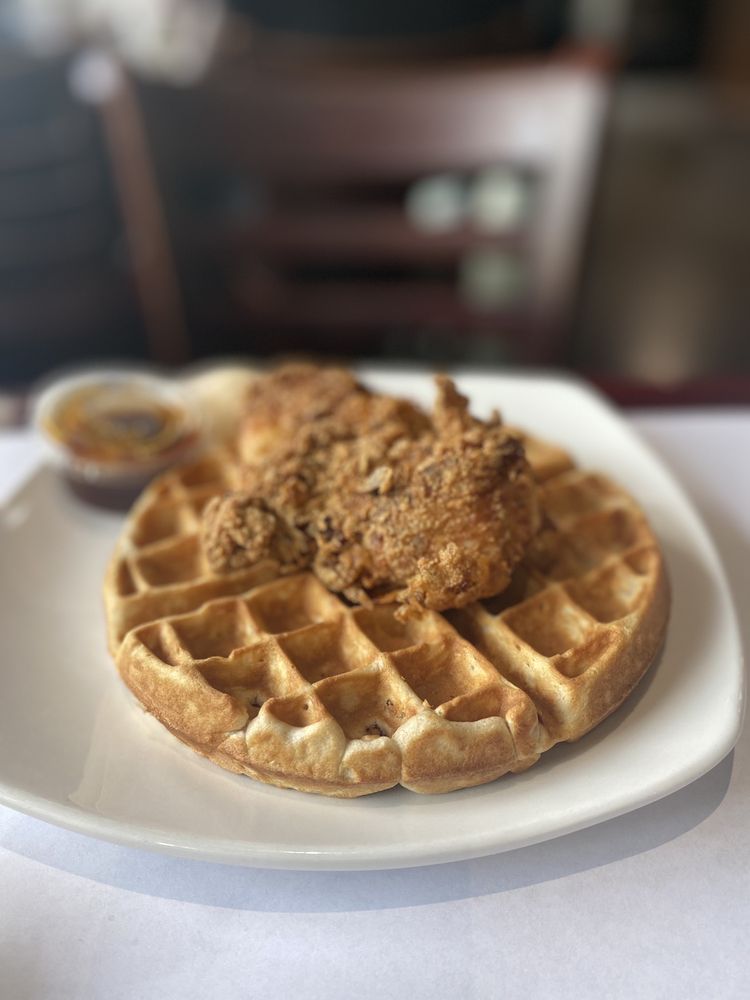 Dame's Chicken & Waffles
