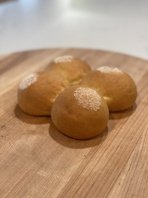 Los Encantos World Bakery