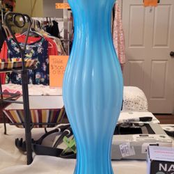 Flores Treasures - Beautiful blue vase