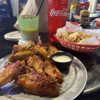 Pluckers Wing Bar - Research - 10 Wing Combo - American Near Me - Austin, Texas Pluckers Wing Bar - Research - 10 Wing Combo - American Near Me - Austin, Texas