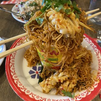 Mae Ornnit Thai Kitchen - Volcano Tom Yum Mama Pad - Thai Near Me - Annandale, Virginia