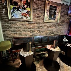 Foreign Exchange Lounge - Inside