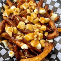 Van Isle Poutinerie - Classic poutine