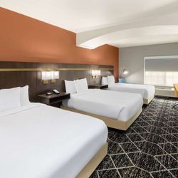 La Quinta by Wyndham Olathe - Guest room