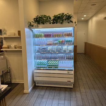 Sproutz - Brickell - Interior - Juice Bars & Smoothies Near Me - Miami, Florida
