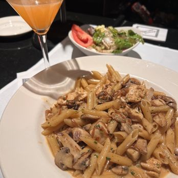 The Cheesecake Factory - Pasta da Vinci, side salad and Passion Fruit Margarita - Desserts Near Me - Winter Park, Florida The Cheesecake Factory - Pasta da Vinci, side salad and Passion Fruit Margarita - Desserts Near Me - Winter Park, Florida
