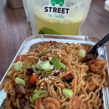 Street to Table - Mango mojito and Stir Fried Ramen w/shrimp - Cocktail Bars Near Me - Merrick, New York