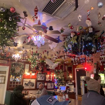 Evergreen Cafe - Decorated for Christmas - American Near Me - Wrightwood, California Evergreen Cafe - Decorated for Christmas - American Near Me - Wrightwood, California