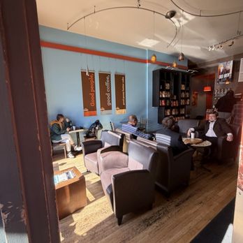 Park Avenue Coffee - Lafayette Square - Interior seating area - Coffee & Tea Near Me - St Louis, Missouri Park Avenue Coffee - Lafayette Square - Interior seating area - Coffee & Tea Near Me - St Louis, Missouri