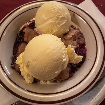 Sierra Pines Resort - Berry cobbler - American Near Me - Sierra City, California Sierra Pines Resort - Berry cobbler - American Near Me - Sierra City, California