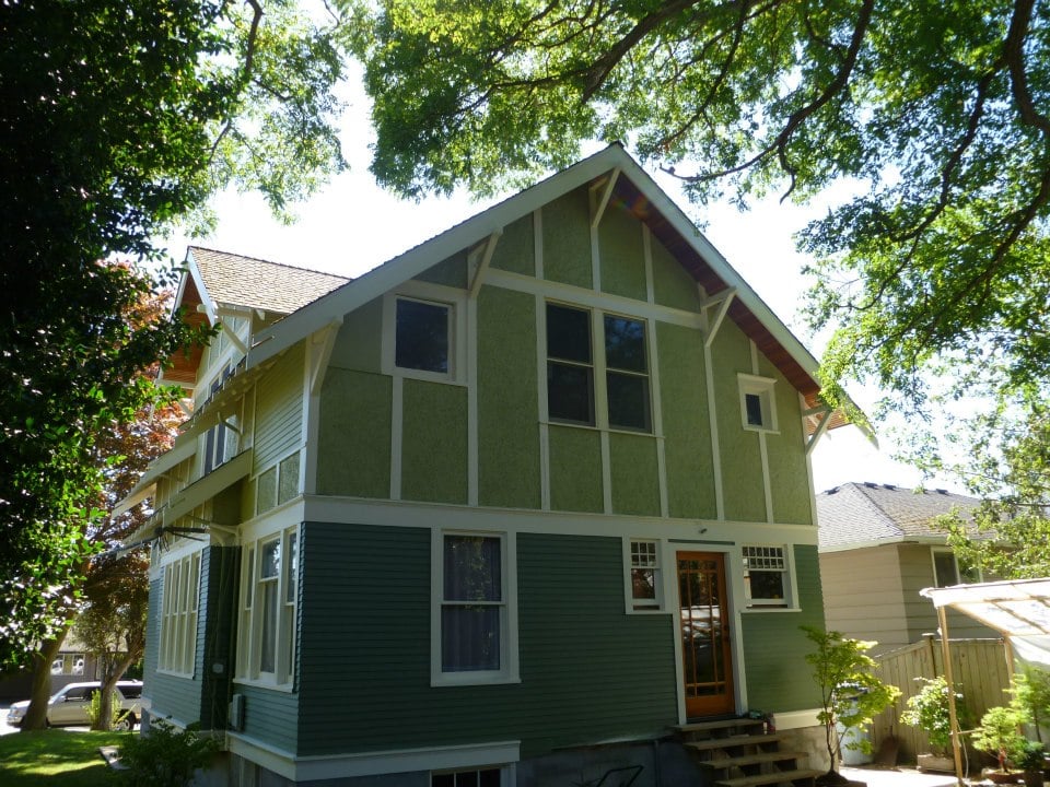 Slide of Estafette Services