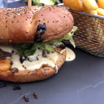 Grain de Sel - Camembert burger - French Near Me - Honfleur, 14