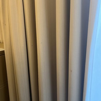 DoubleTree by Hilton Hotel - this was the only photo i took of the drapes. - Hotels Near Me - Manchester, XGM