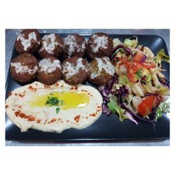 Ristorante Middle East - Falafel (polpettine vegetariane servite con salsa tarator,insalata,mutabbal hummus)