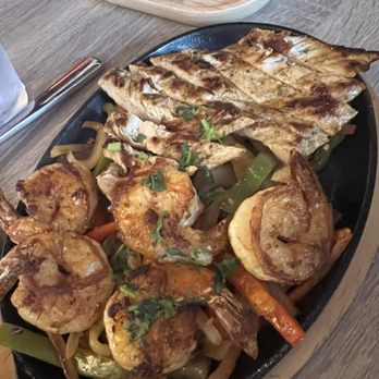 La Cantinita - Shrimp and chicken fajitas - Mexican Near Me - Massapequa Park, New York