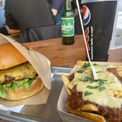 SuperHero Burger - Burger and fries