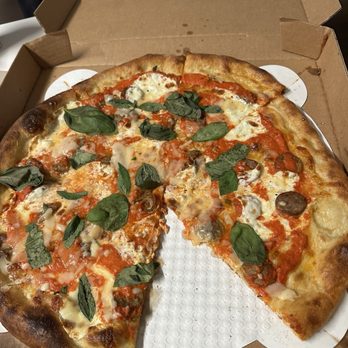 Zazas Pizzeria - GOLD MEDAL PIE - Pizza Near Me - Chicago, Illinois Zazas Pizzeria - GOLD MEDAL PIE - Pizza Near Me - Chicago, Illinois