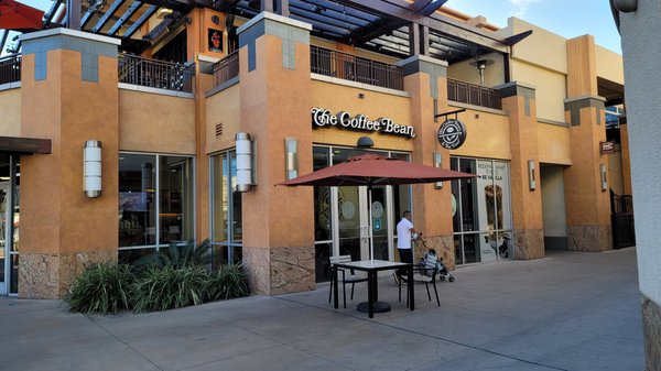 The Coffee Bean & Tea Leaf by null