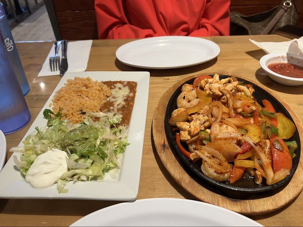 LAS FUENTES Updated October 2024 49 Photos & 91 Reviews 680 N US