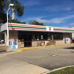 7-Eleven - Front of 7/11