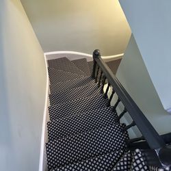 Lechmere Rug - Expertly installed carpeting on troublesome staircase