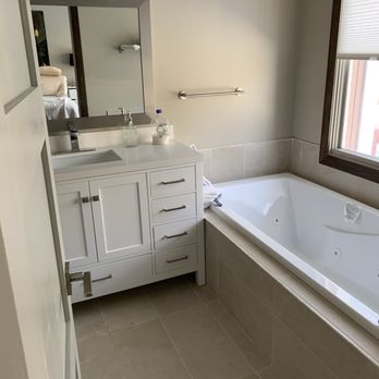 Iva Construction - Flooring Near Me - Ypsilanti, Michigan