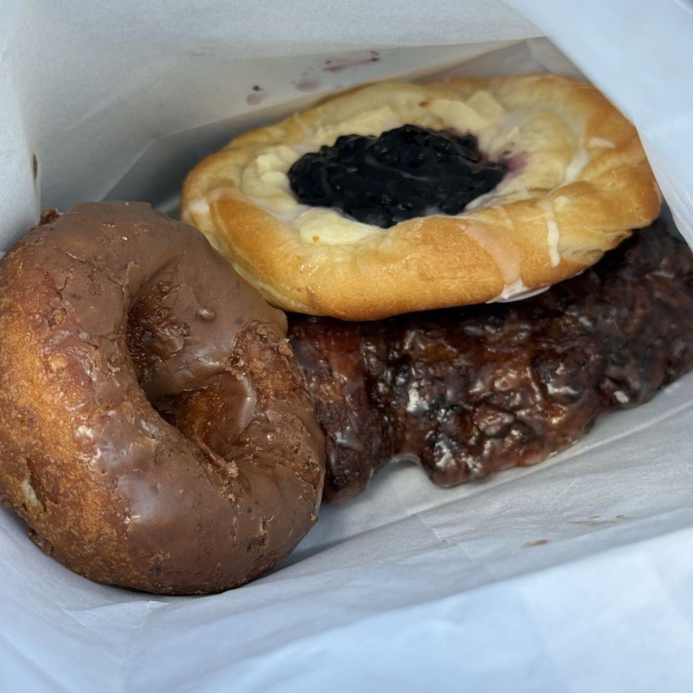 High Sierra Bakery - Loved the apple fritter. - Bakeries Near Me - Bridgeport, California High Sierra Bakery - Loved the apple fritter. - Bakeries Near Me - Bridgeport, California
