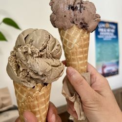 Earnest Ice Cream - London Fog (left) & vegan Cookies and Cream (right) on vegan waffle cones! Yaas!