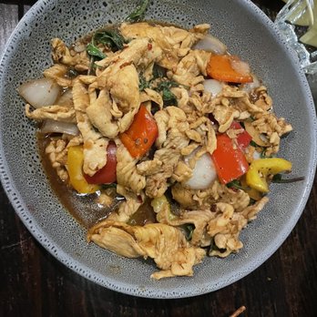 Kin Long Beach - Basil Garlic Sauce chicken - Thai Near Me - Long Beach, California