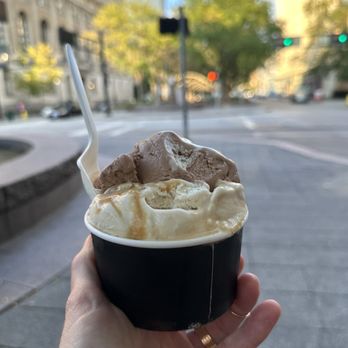 Hello Honey - Banana honeycomb  and Dutch chocolate ice cream - Ice Cream & Frozen Yogurt Near Me - Cincinnati, Ohio