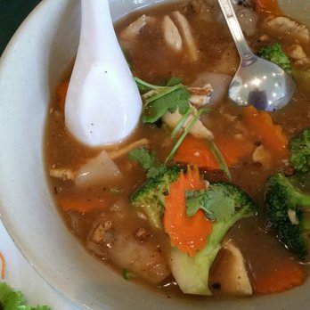 Sandee Thai Restaurant - Pad See Ewe - Thai Near Me - Silverton, Oregon