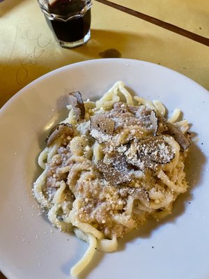 OSTERIA ACQUACHETA dal giovedì al lunedì pranzo e cena necessaria la prenotazione L'OSTESSA E L'OSTE AUGURANO BUONA VITA by null