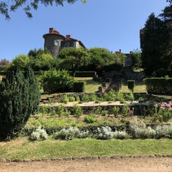 Château de Chavagniac-Lafayette - Le château vu du parc