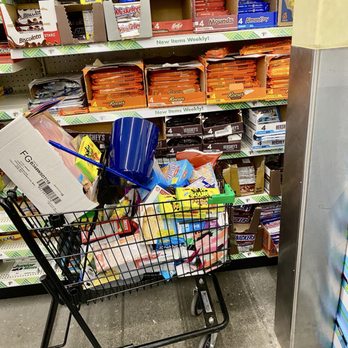Dollar Tree - Store is a mess - Discount Store Near Me - Quincy, Washington