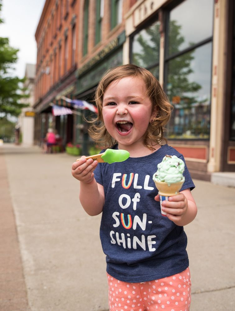 Angie's Ice Cream Shoppe Logo