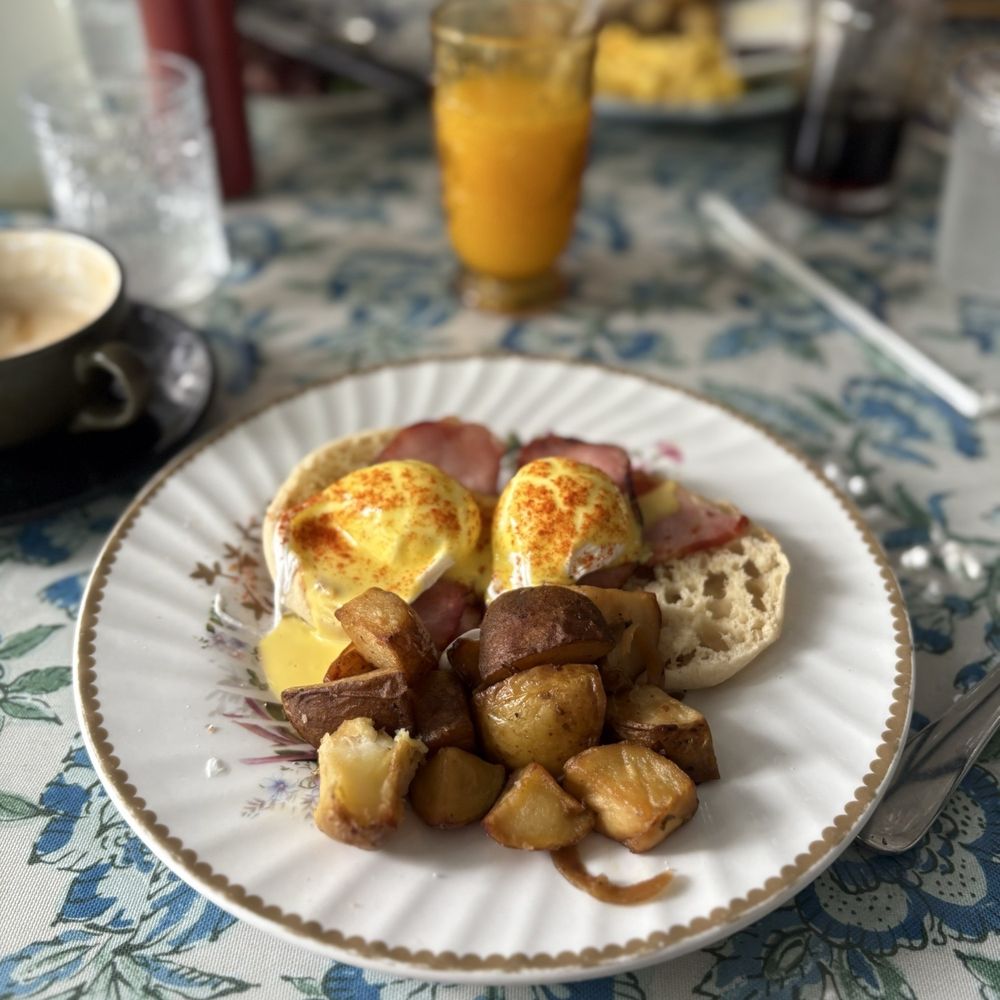 Lady Byrd Cafe - Classic Benedict - New American Near Me - Los Angeles, California Lady Byrd Cafe - Classic Benedict - New American Near Me - Los Angeles, California