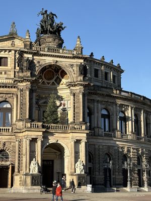 Semperoper Dresden by null