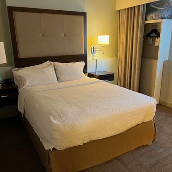Hampton Inn Portland/Clackamas - King bed - Hotels Near Me - Clackamas, Oregon Hampton Inn Portland/Clackamas - King bed - Hotels Near Me - Clackamas, Oregon