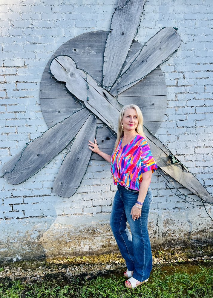 Vintage Dragonfly Boutique Logo