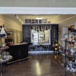 The Chocolate Cellar - Front room and check out counter
