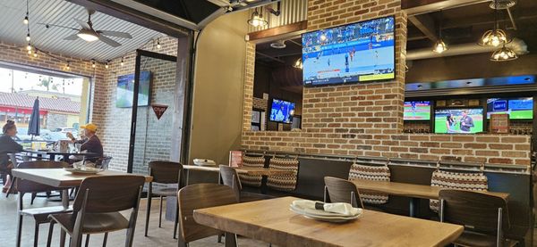 Crust Pizzeria by null