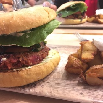 Viva Burger - Huge, tasty burgers - Burgers Near Me - Madrid, M
