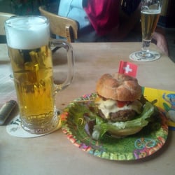 Schwarzes Schaf - Fußballburger WM 2014 beim ersten Spiel der Schweiz