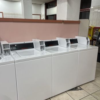 Lee's Laundromat - Washing machines - Laundromat Near Me - San Jose, California Lee's Laundromat - Washing machines - Laundromat Near Me - San Jose, California