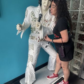 Gunther Toody's - Singing with Elvis - Diners Near Me - Northglenn, Colorado Gunther Toody's - Singing with Elvis - Diners Near Me - Northglenn, Colorado